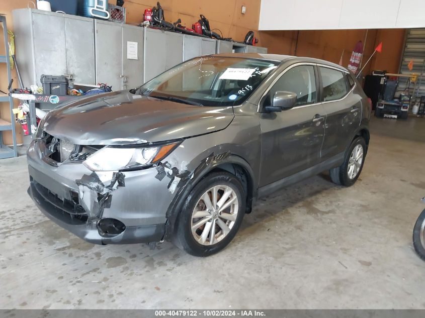 JN1BJ1CP1JW102655 2018 NISSAN ROGUE - Image 2