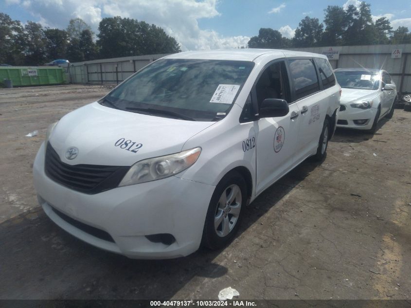 5TDZZ3DC5HS769010 2017 TOYOTA SIENNA - Image 2