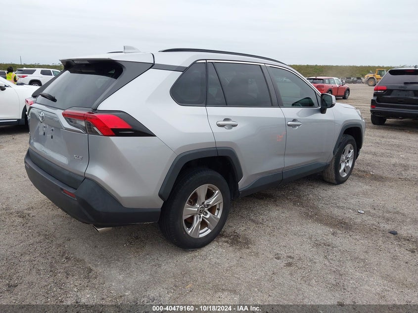 VIN 2T3W1RFV2NC203121 2022 TOYOTA RAV4 XLE