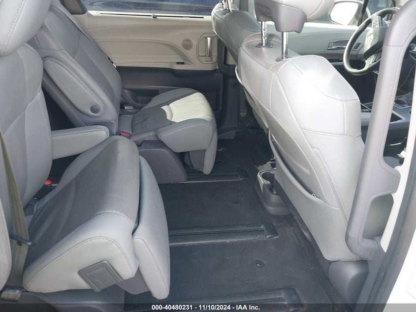 VIN 5TDZRKEC8MS043631 2021 TOYOTA SIENNA LIMITED