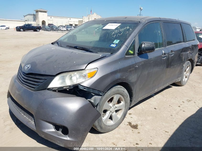 5TDZZ3DC9HS766725 2017 TOYOTA SIENNA - Image 2