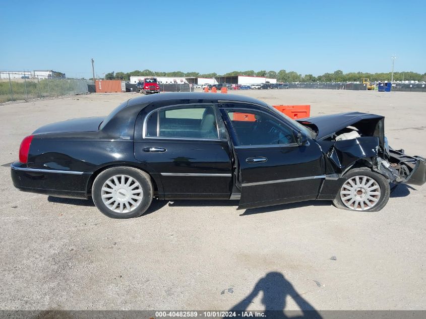 2011 Lincoln Town Car Signature Limited VIN: 2LNBL8CV3BX758095 Lot: 40482589