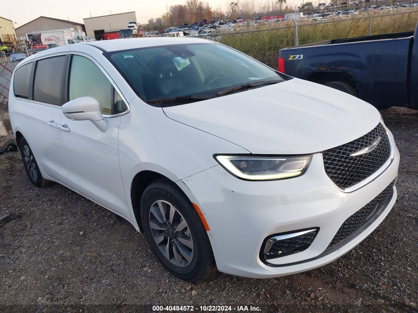 2022 CHRYSLER PACIFICA HYBRID  (VIN: 2C4RC1L73NR122667)