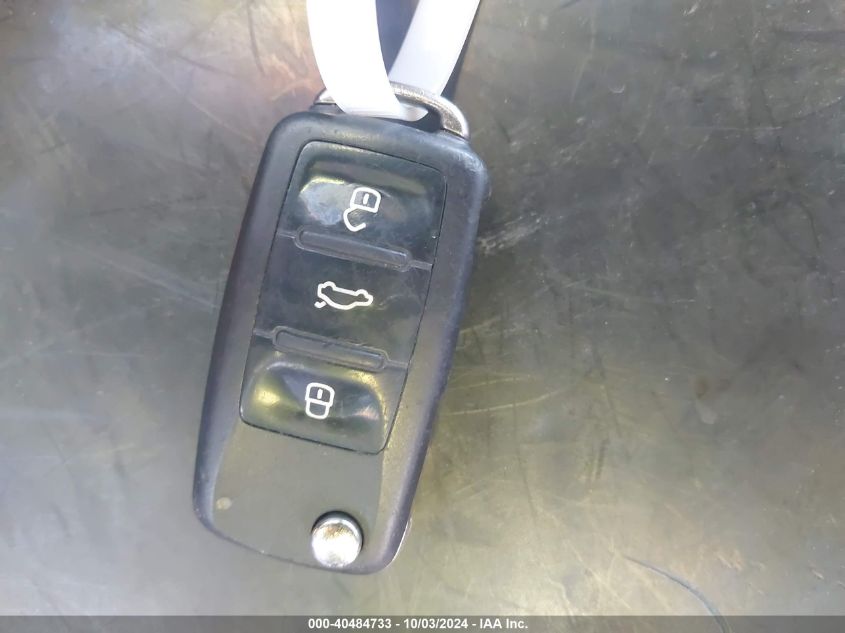 3VWJP7AT4DM690563 2013 Volkswagen Beetle 2.5L