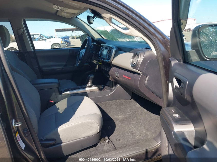 VIN 3TMAZ5CN2JM071990 2018 TOYOTA TACOMA SR5 V6