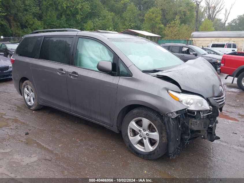 5TDKZ3DC9HS889569 2017 TOYOTA SIENNA - Image 1