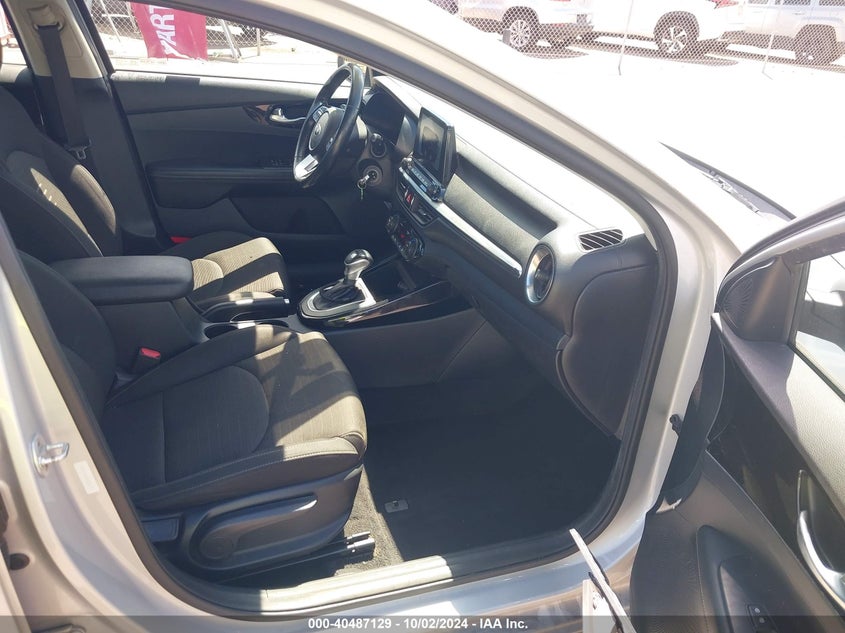 VIN 3KPF34AD9KE024186 2019 KIA FORTE S