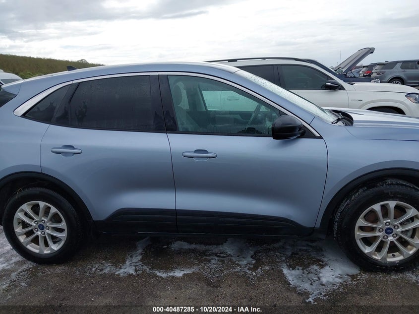 VIN 1FMCU0G66NUB92483 2022 FORD ESCAPE SE