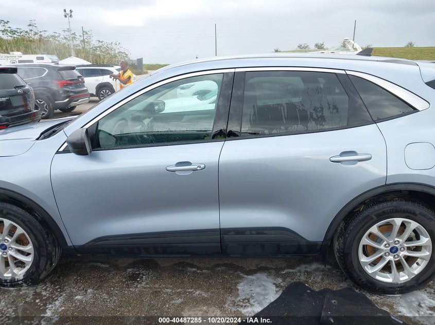 VIN 1FMCU0G66NUB92483 2022 FORD ESCAPE SE