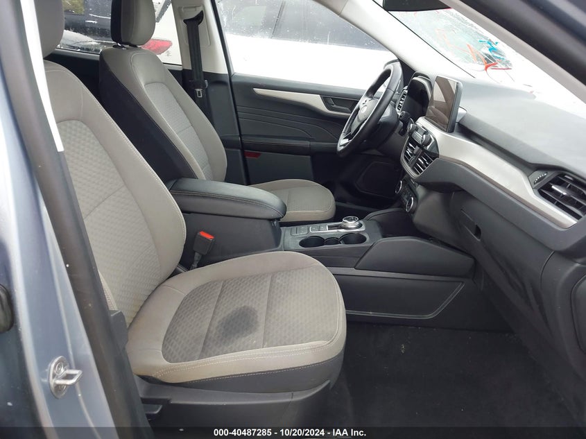 VIN 1FMCU0G66NUB92483 2022 FORD ESCAPE SE