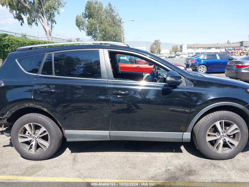VIN 2T3WFREV3JW420432 2018 TOYOTA RAV4 XLE