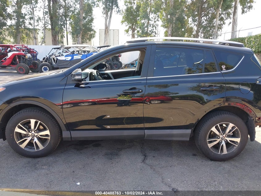 VIN 2T3WFREV3JW420432 2018 TOYOTA RAV4 XLE