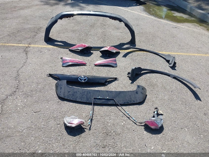VIN 2T3WFREV3JW420432 2018 TOYOTA RAV4 XLE