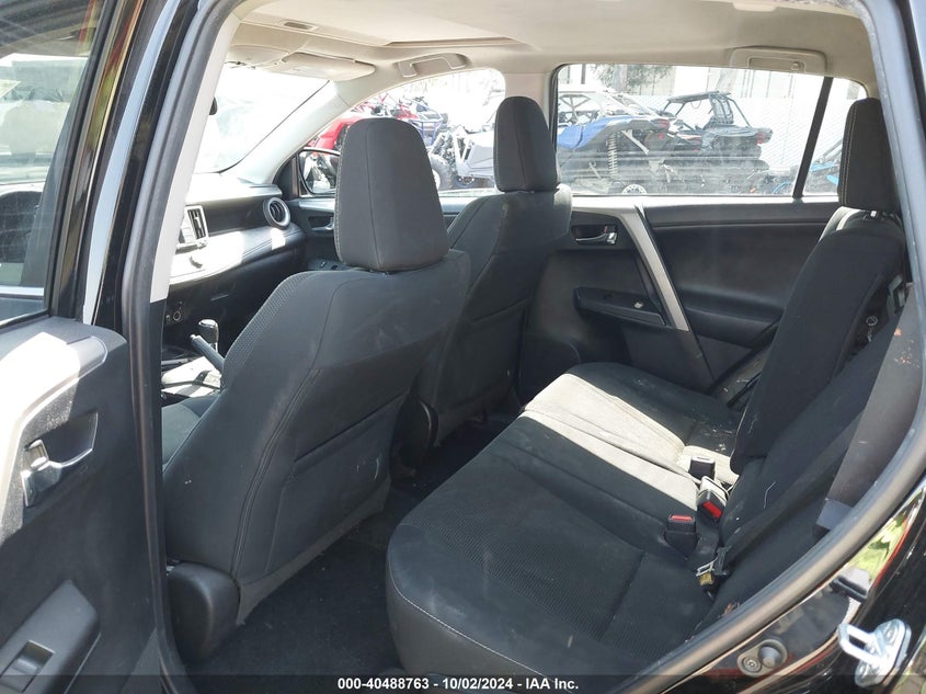 VIN 2T3WFREV3JW420432 2018 TOYOTA RAV4 XLE