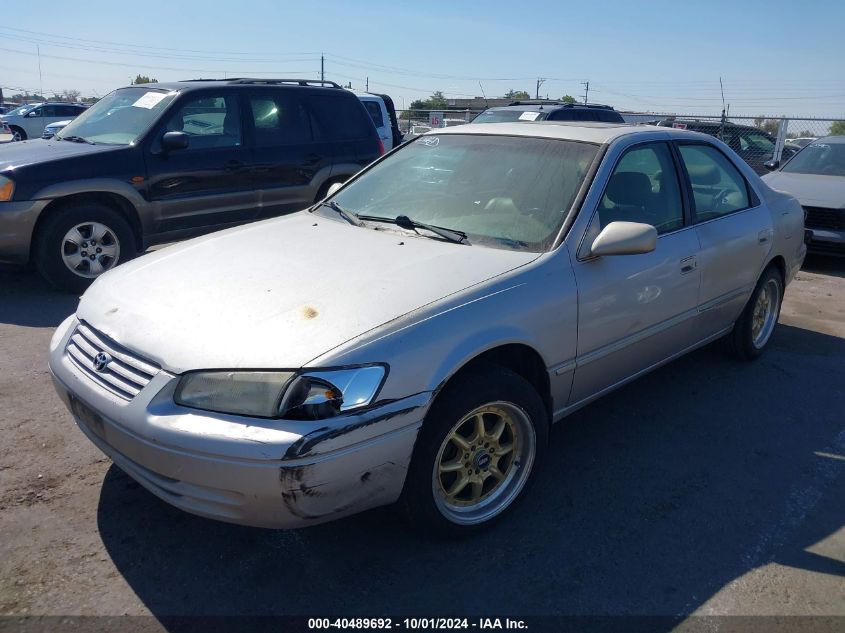 1999 Toyota Camry Le VIN: 4T1BG28K9XU584502 Lot: 40489692