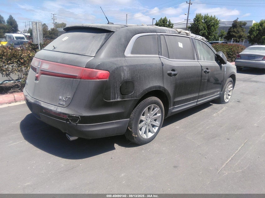 Vin: 2lmhj5nk5dbl52289, lot: 40978841, lincoln mkt livery 20134