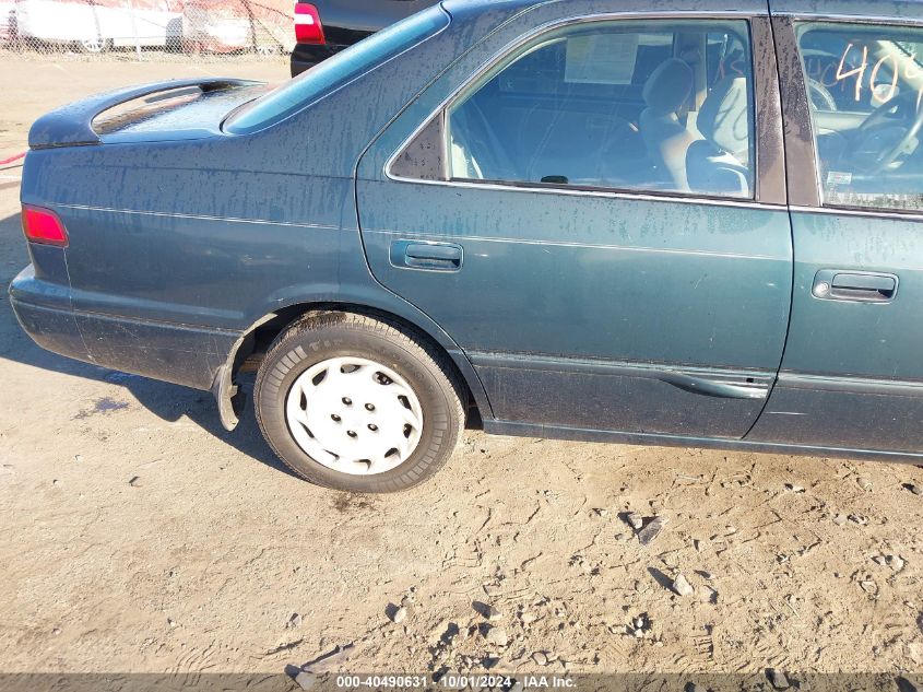 1998 Toyota Camry Le VIN: 4T1BG22K2WU265658 Lot: 40490631