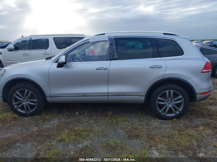 2016 VOLKSWAGEN TOUAREG VR6 LUX - WVGEF9BP0GD001859