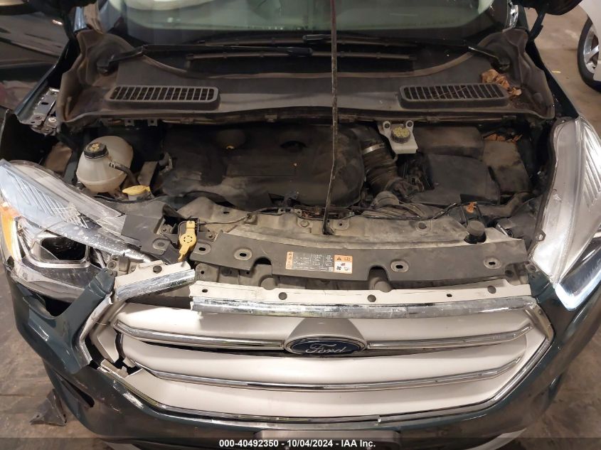 1FMCU9J9XKUB58825 2019 Ford Escape Titanium