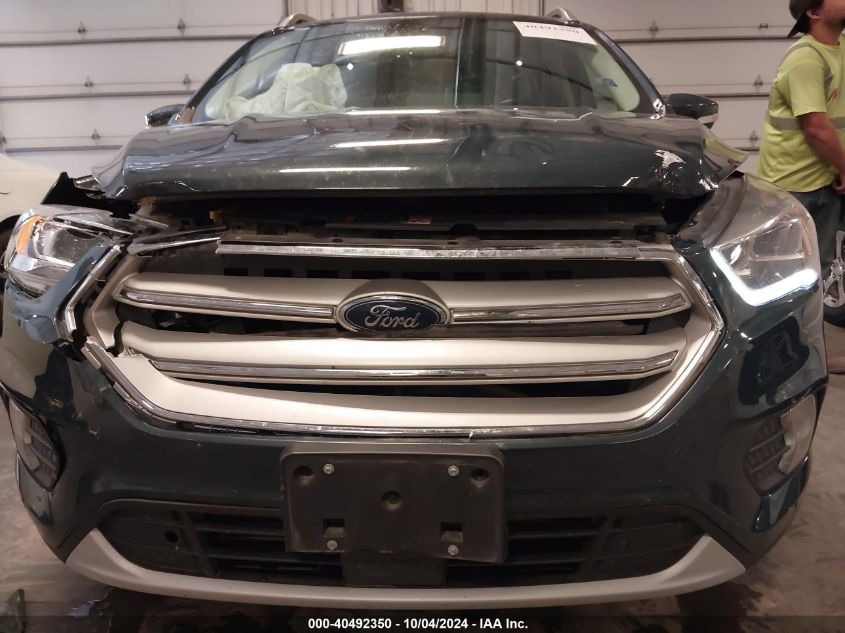 1FMCU9J9XKUB58825 2019 Ford Escape Titanium