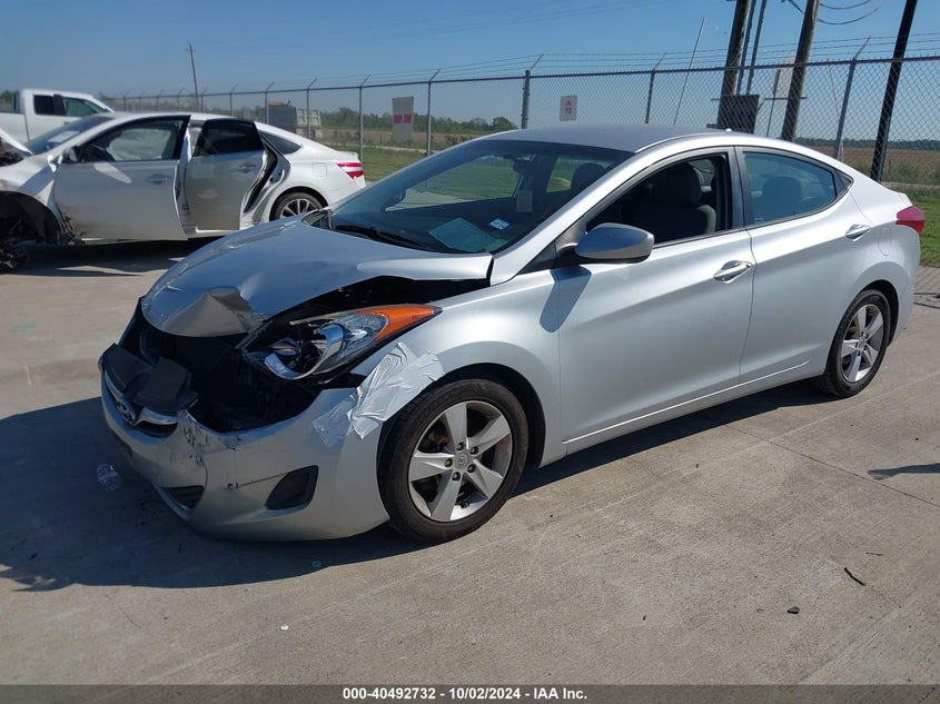 Image 2 of 2013 Hyundai Elantra  salvage vehicle - Lot #40492732 at IAAI