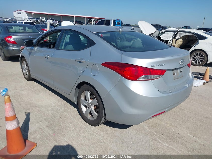 Image 3 of 2013 Hyundai Elantra  salvage vehicle - Lot #40492732 at IAAI