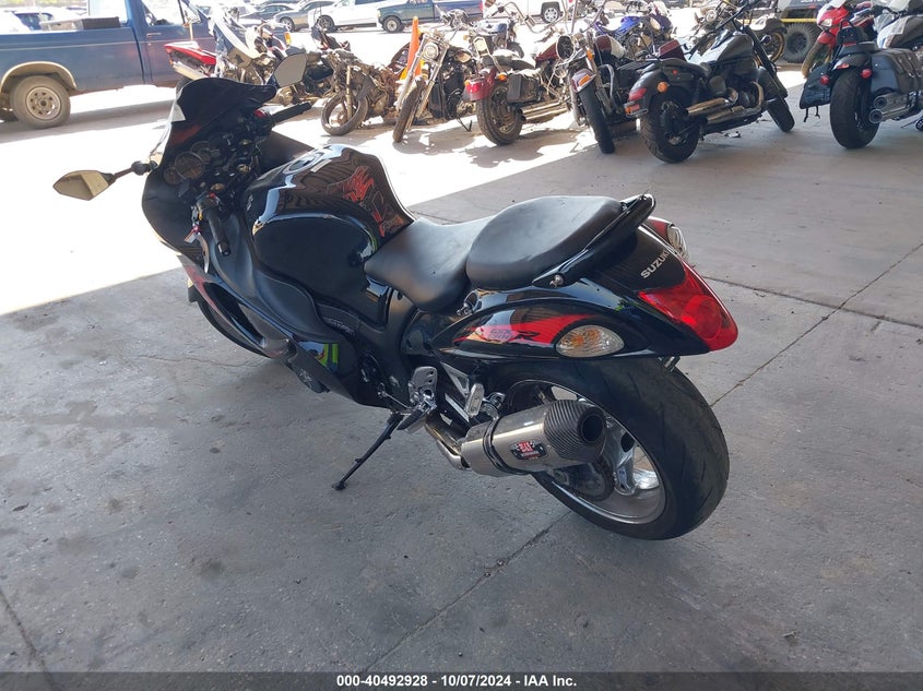 2011 SUZUKI GSX1300 R JS1GX72A1B2101932