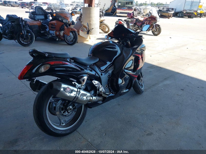 2011 SUZUKI GSX1300 R JS1GX72A1B2101932