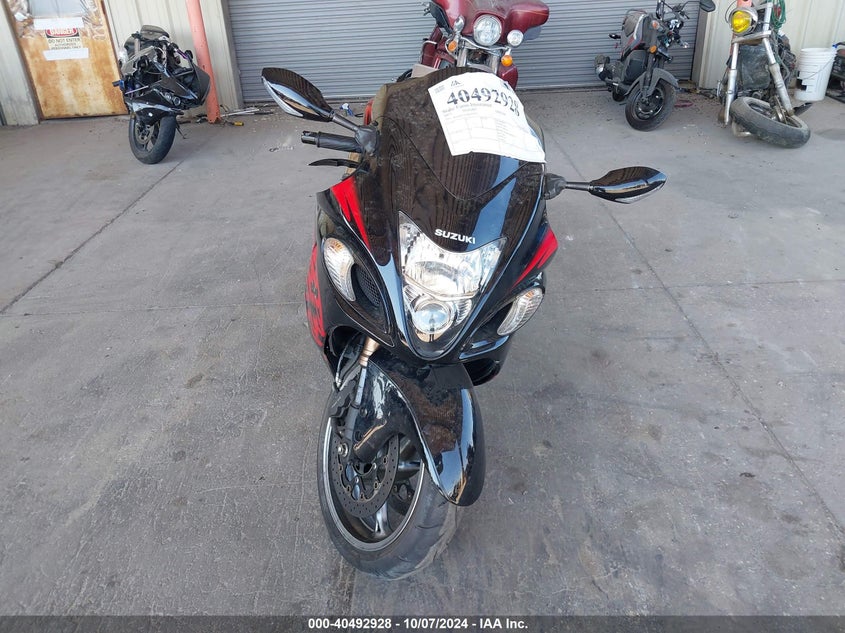 2011 SUZUKI GSX1300 R JS1GX72A1B2101932