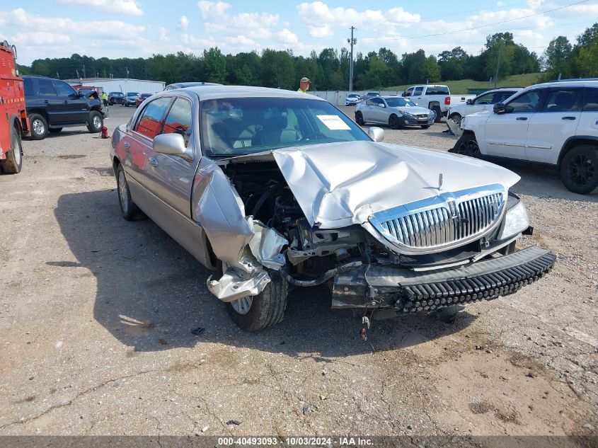 2010 Lincoln Town Car Signature Limited VIN: 2LNBL8CV0AX618813 Lot: 40493093