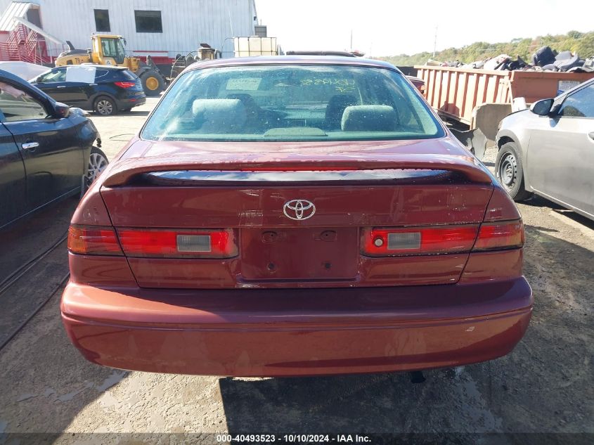 1999 Toyota Camry Le VIN: 4T1BG22K9XU418814 Lot: 40493523