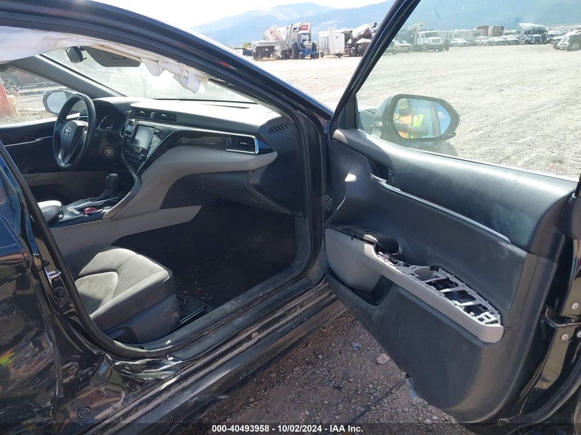 2018 TOYOTA CAMRY VIN: 4T1B11HK0JU073585