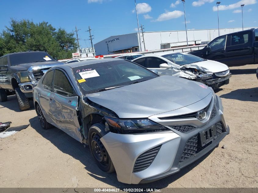 4T1B11HK1JU533255 2018 TOYOTA CAMRY - Image 1