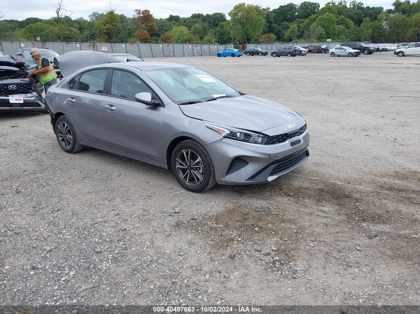 VIN 3KPF24AD8RE827486 2024 KIA FORTE LXS