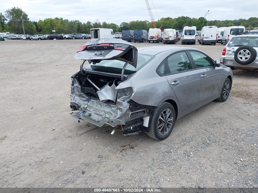 VIN 3KPF24AD8RE827486 2024 KIA FORTE LXS