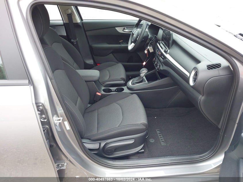 VIN 3KPF24AD8RE827486 2024 KIA FORTE LXS