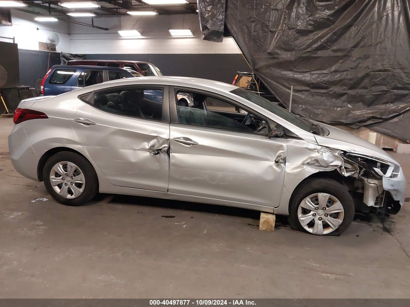 5NPDH4AE3GH733622 2016 Hyundai Elantra Se