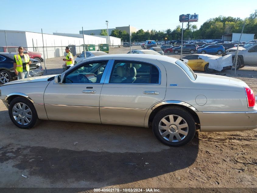 2005 Lincoln Town Car Signature Limited VIN: 1LNHM82W95Y644267 Lot: 40502175