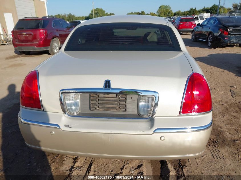 2005 Lincoln Town Car Signature Limited VIN: 1LNHM82W95Y644267 Lot: 40502175