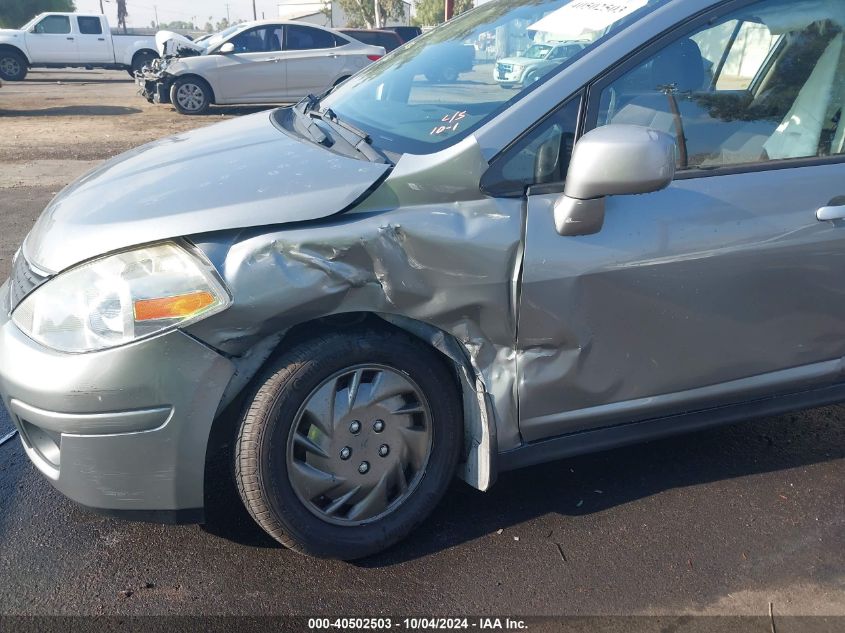 2009 Nissan Versa 1.8S VIN: 3N1BC13E59L498888 Lot: 40502503