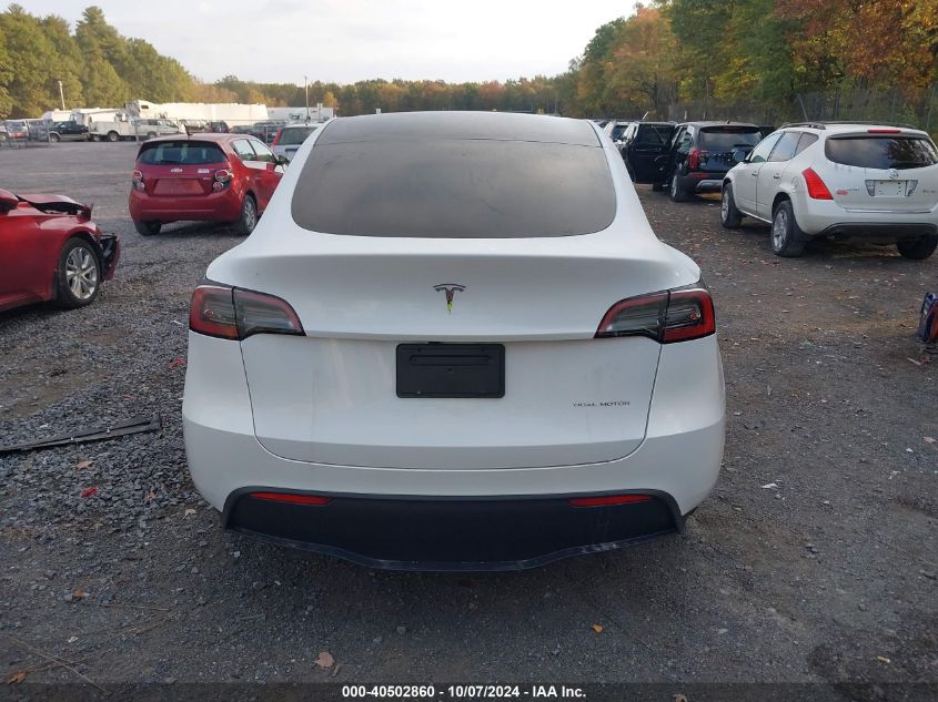 2024 Tesla Model Y Long Range Dual Motor All-Wheel Drive VIN: 7SAYGAEE8RF092274 Lot: 40502860