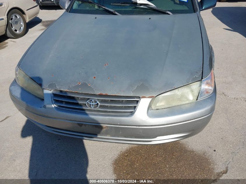 1998 Toyota Camry Le VIN: JT2BG22K0W0247423 Lot: 40506370