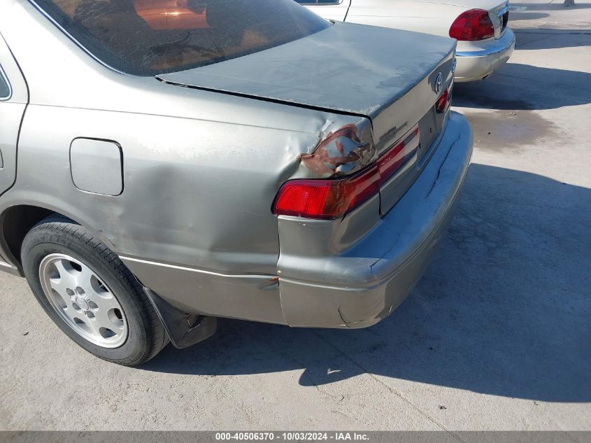 1998 Toyota Camry Le VIN: JT2BG22K0W0247423 Lot: 40506370