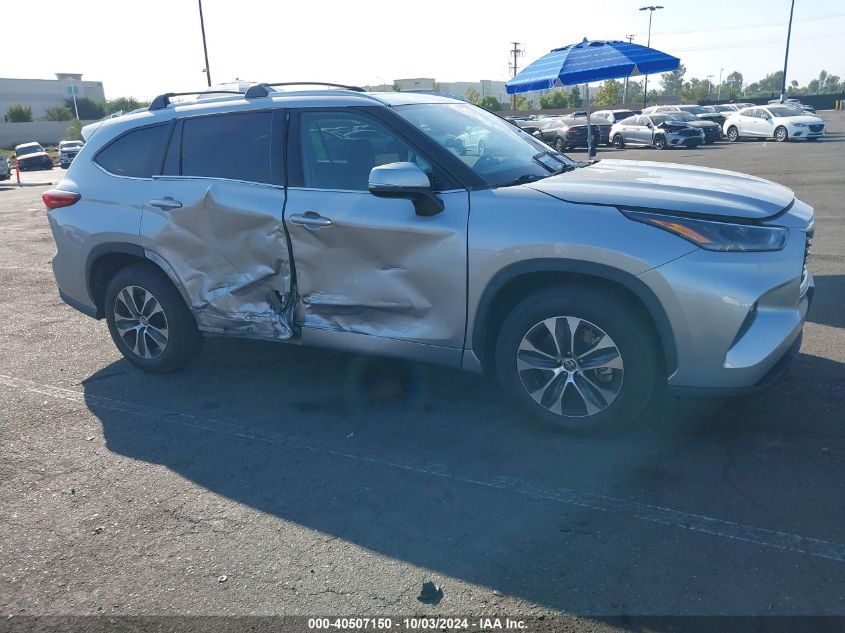 5TDHZRAH0MS045007 2021 Toyota Highlander Xle