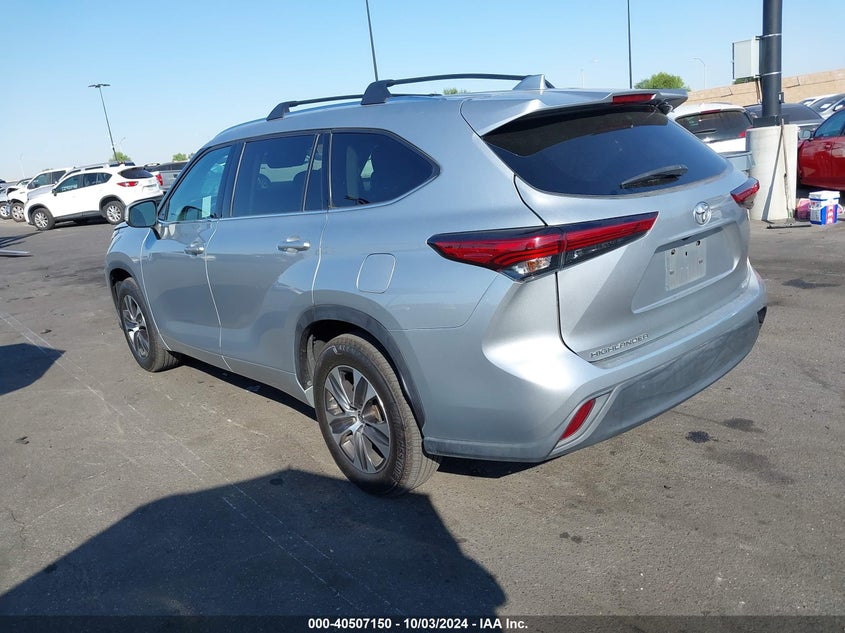 VIN 5TDHZRAH0MS045007 2021 TOYOTA HIGHLANDER XLE