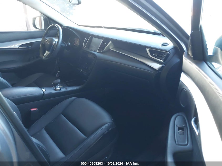 VIN 3PCAJ5M13KF139853 2019 INFINITI QX50 LUXE