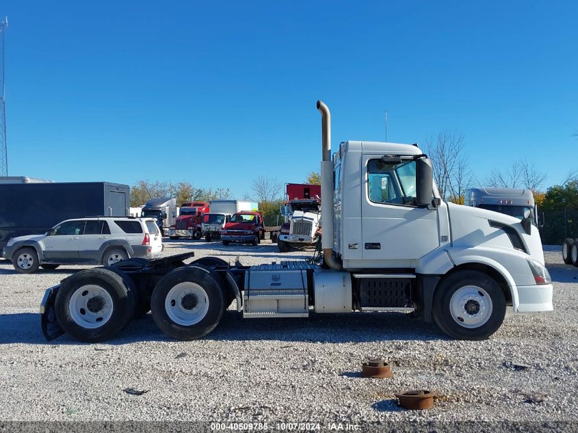 2015 Volvo Vn L VIN: 4V4NC9EH4FN913439 Lot: 40509785