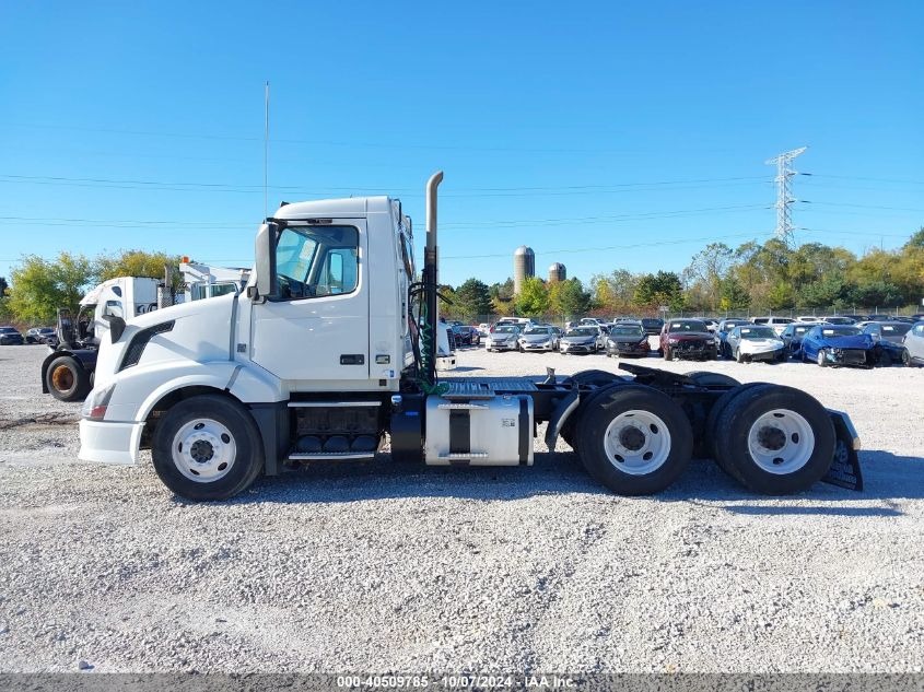 2015 Volvo Vn L VIN: 4V4NC9EH4FN913439 Lot: 40509785