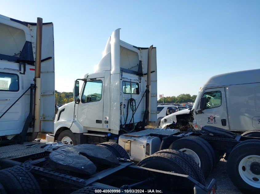 2017 Volvo Vnl VIN: 4V4NC9EGXHN990598 Lot: 40509998