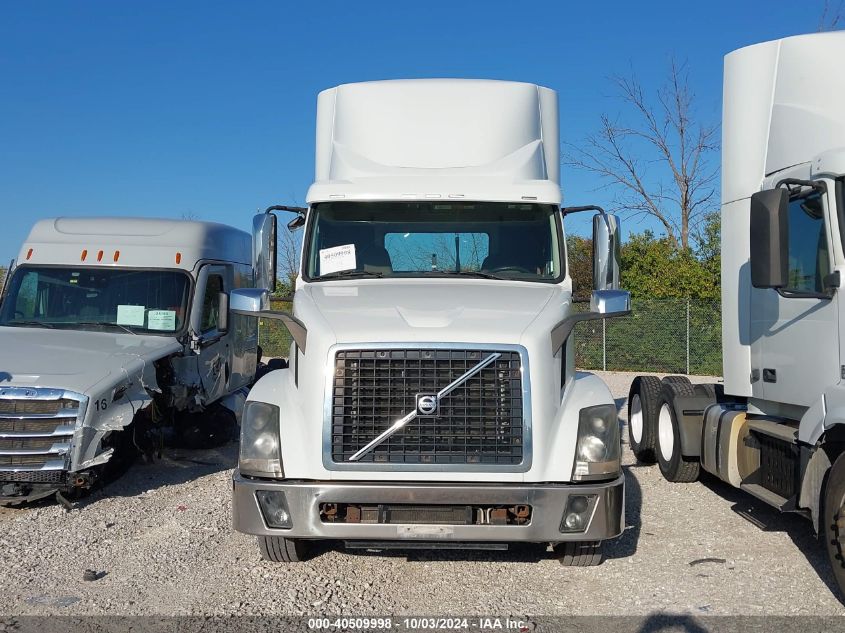 2017 Volvo Vnl VIN: 4V4NC9EGXHN990598 Lot: 40509998